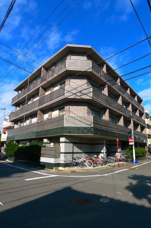 名古屋市昭和区松風町のマンションの建物外観