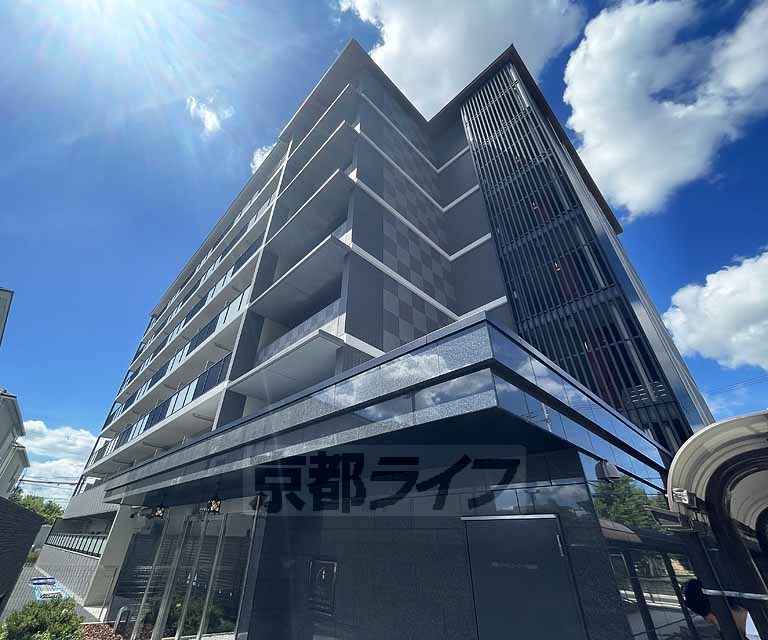 京都市南区東九条北河原町のマンションの建物外観