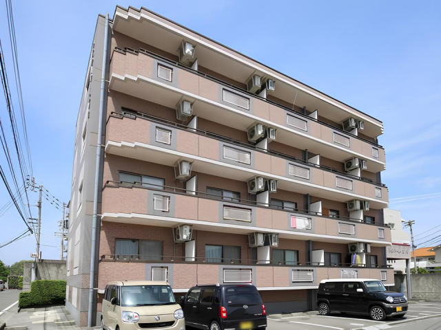 【松山市福音寺町のマンションの建物外観】