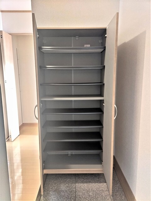 玄関　玄関にはシューズＢＯＸあり★