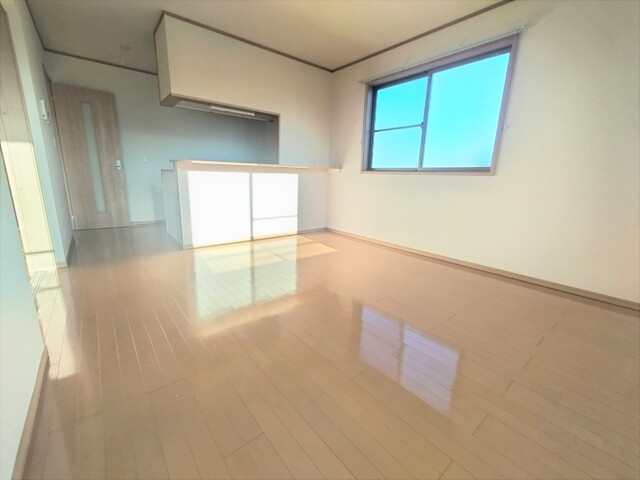 居室・リビング　エアコンのある１２．２帖洋室です★