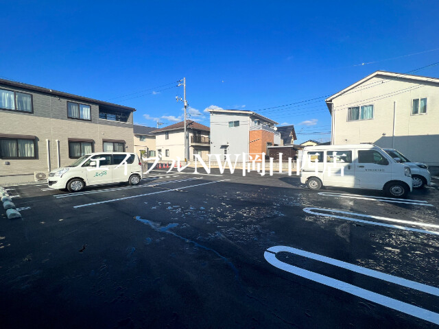 【岡山市北区中撫川のアパートの駐車場】