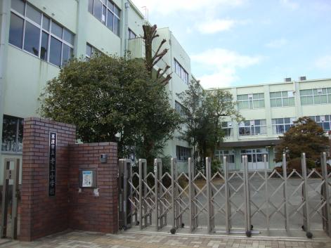 【カーサ・ソラッツオ壱番館の小学校】