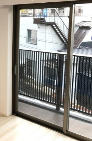 【大田区東六郷のマンションのバルコニー】