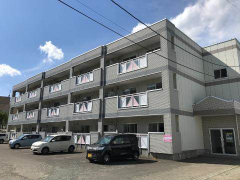 札幌市南区常盤三条のマンションの建物外観