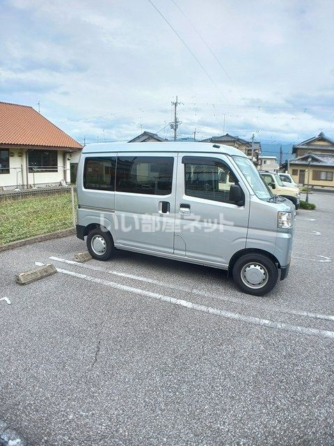 【ビューティー・オアシス　IIの駐車場】