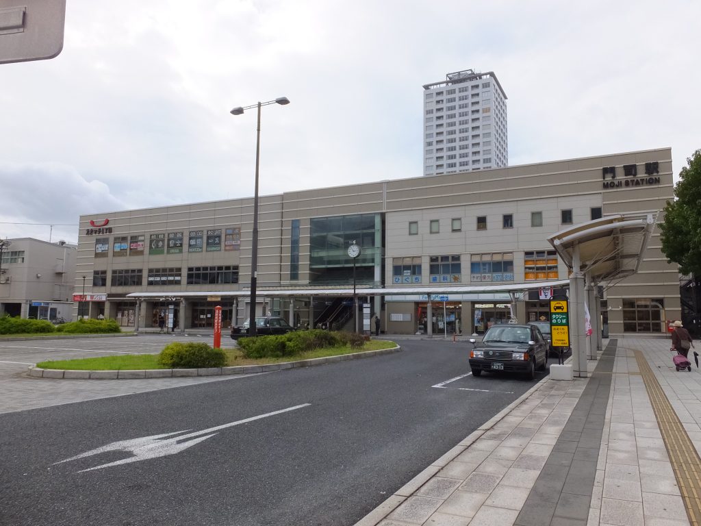 【ウイングス門司駅前のショッピングセンター】