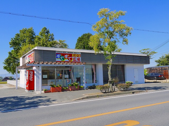 【天理市田部町のアパートの幼稚園・保育園】