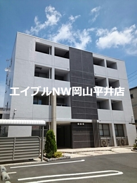 【岡山市南区豊成のマンションの建物外観】