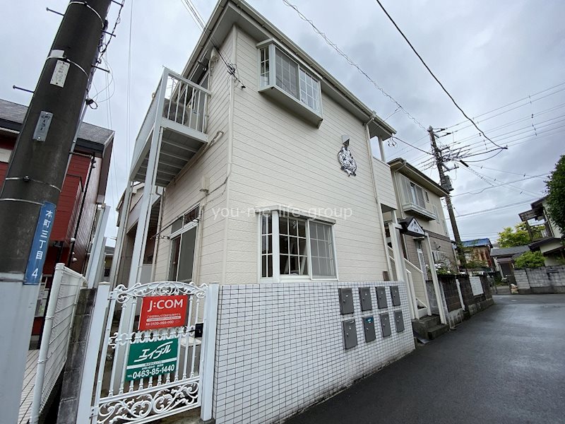 秦野市本町のアパートの建物外観