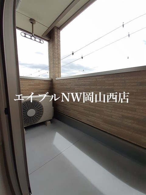 【岡山市南区藤田のアパートのバルコニー】