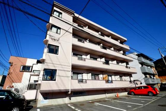 建物外観　交番目の前！！鉄筋コンクリート造の単身向けマンション◎