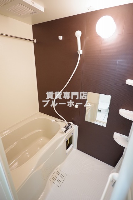 バス・シャワールーム　浴室乾燥付きバス！