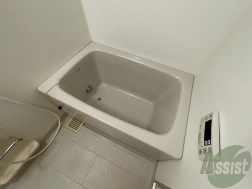 バス・シャワールーム　こちらはお風呂。一日の疲れをここで癒してください。