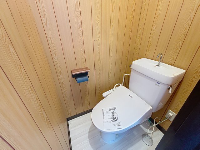 トイレ　掲載写真は同型モデルを掲載しており実際のお部屋と仕様等が異な