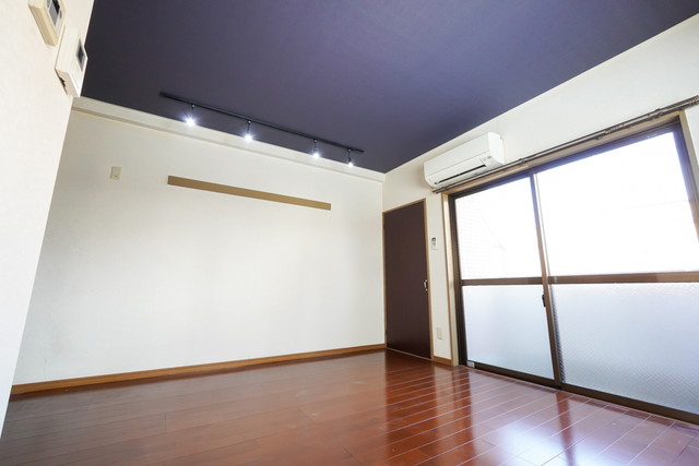 居室・リビング　ライティングレール付きダウンライト