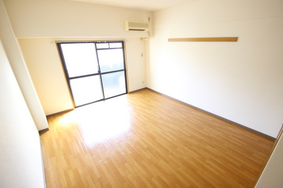 居室・リビング　※別部屋の写真です