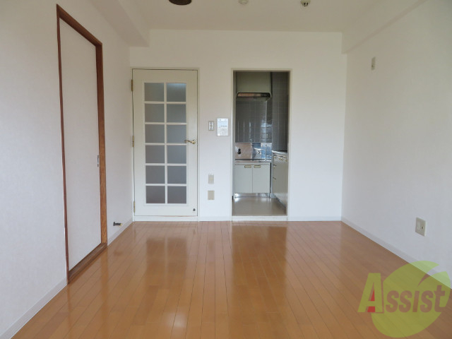 居室・リビング　こちらのお部屋は洋室１０帖になりますフローリングが綺麗ですね