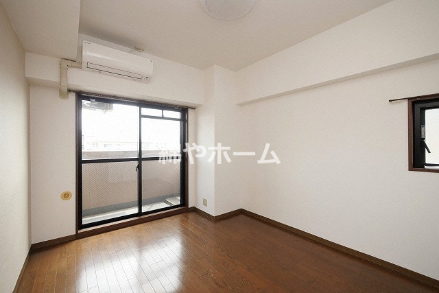 居室・リビング　スタンダードな洋室です