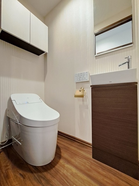 トイレ　温水洗浄暖房便座付き