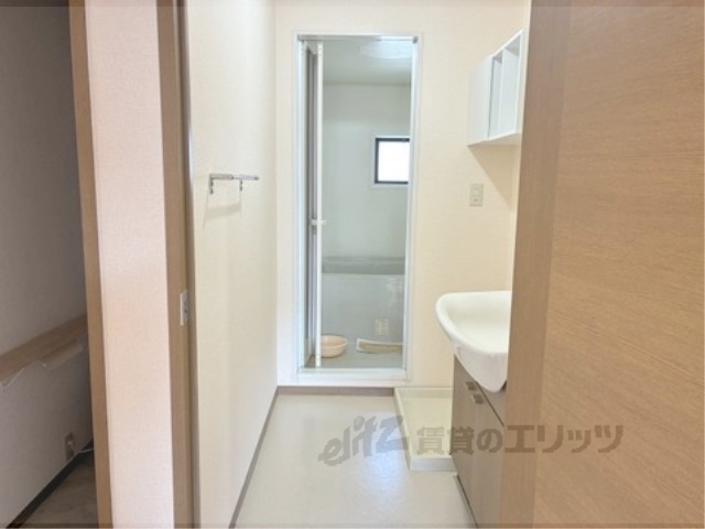 バス・シャワールーム　トイレ上