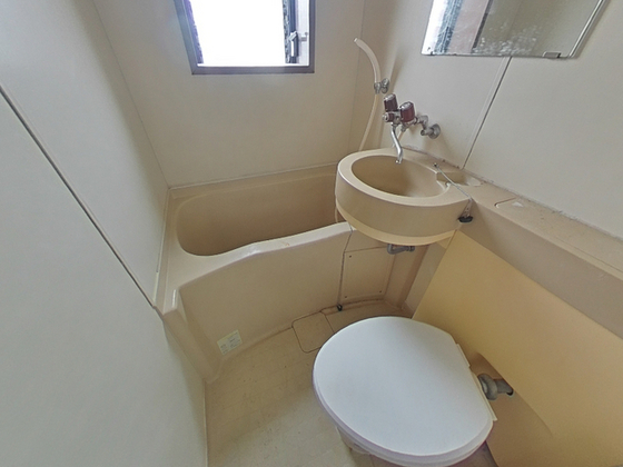 バス・シャワールーム　※別部屋の写真です