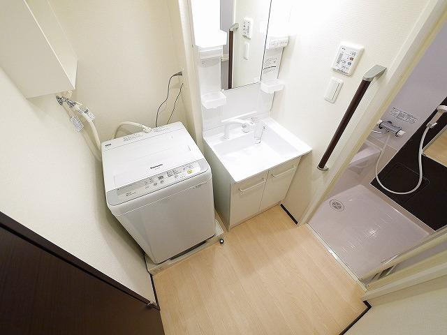 洗面設備　脱衣スペースもあります