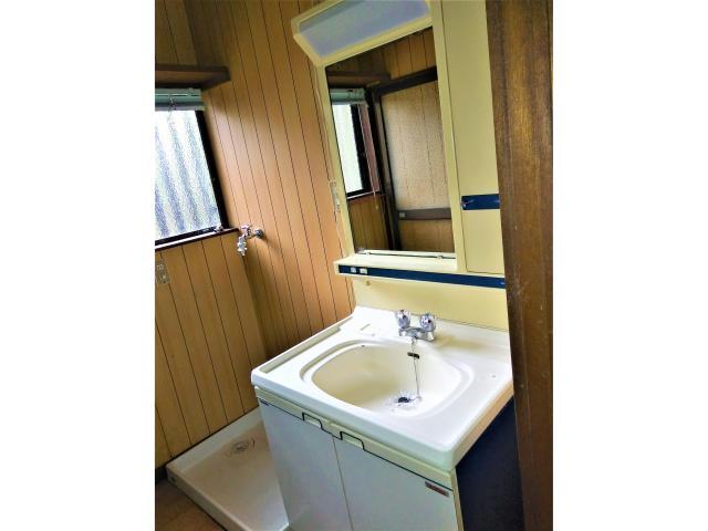 洗面設備　独立洗面台です