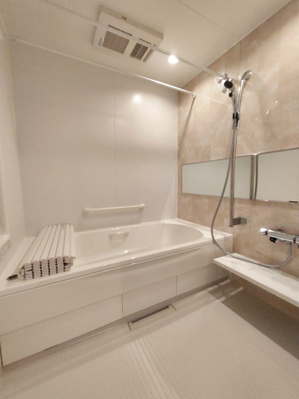 バス・シャワールーム　広めのお風呂は気持ちが良いですね