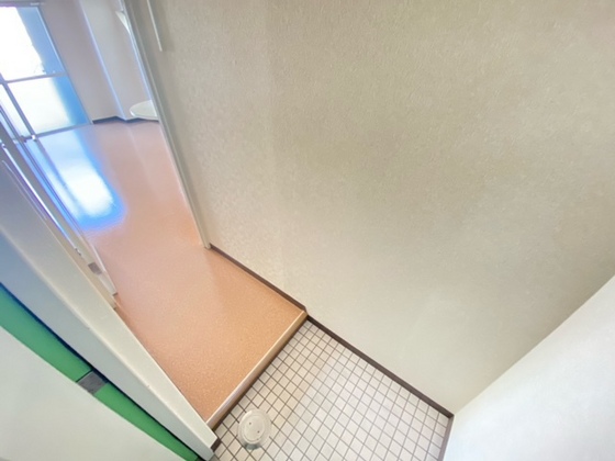 玄関　※別号室の写真です。