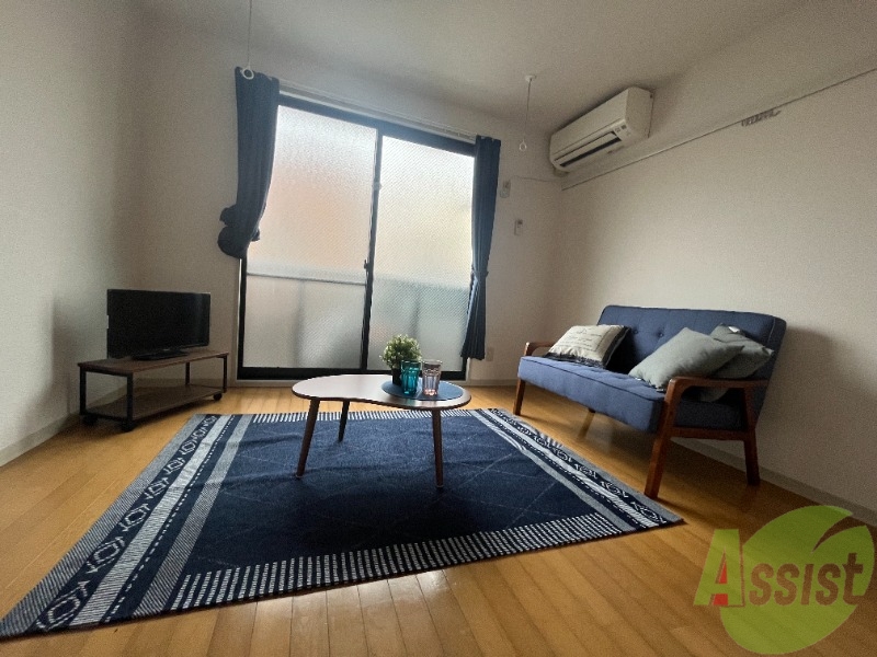 居室・リビング　こちらは６帖の洋室になります。明るい印象を受けますね。