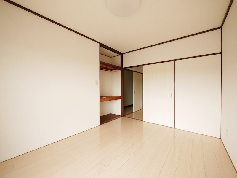 居室・リビング　西側洋室６帖