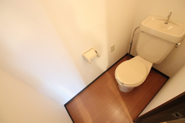 トイレ　※別室の参考写真の為、現況優先です。