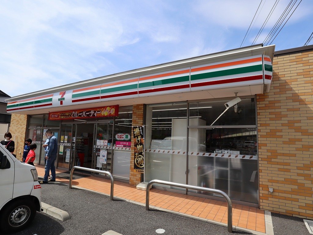 コンビニ　セブンイレブン（コンビニ）まで330m