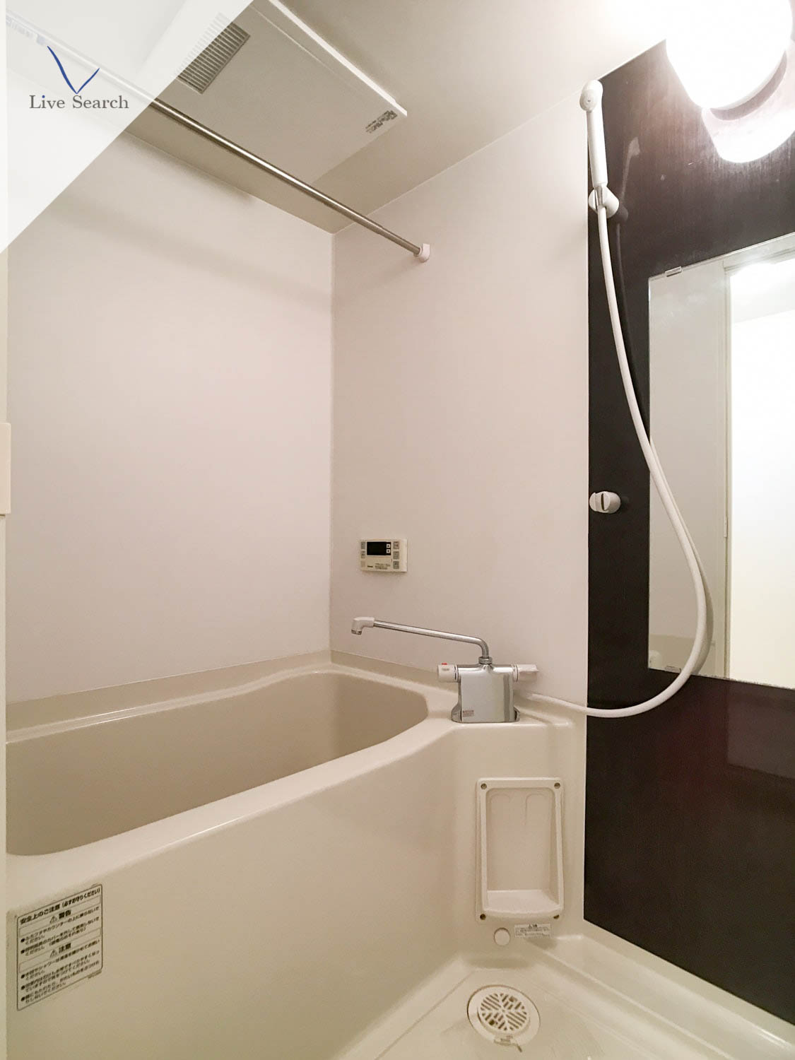 バス・シャワールーム　コンパクトで使いやすいお風呂です