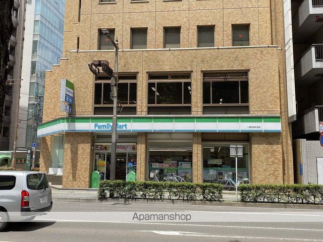 コンビニ　ファミリーマート（コンビニ）まで324m