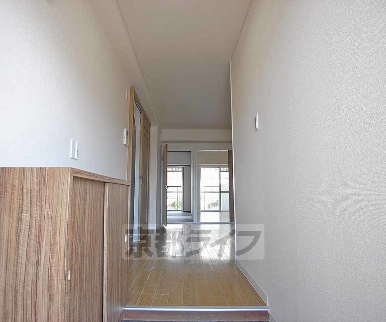 その他部屋・スペース　明るい廊下です。