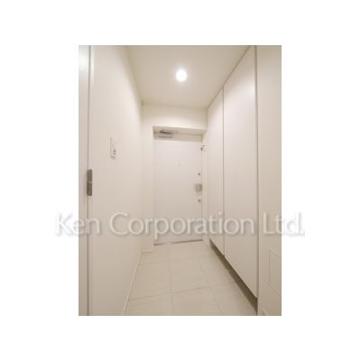 玄関　同タイプ3階のお部屋を撮影。仕様が異なることがあります。