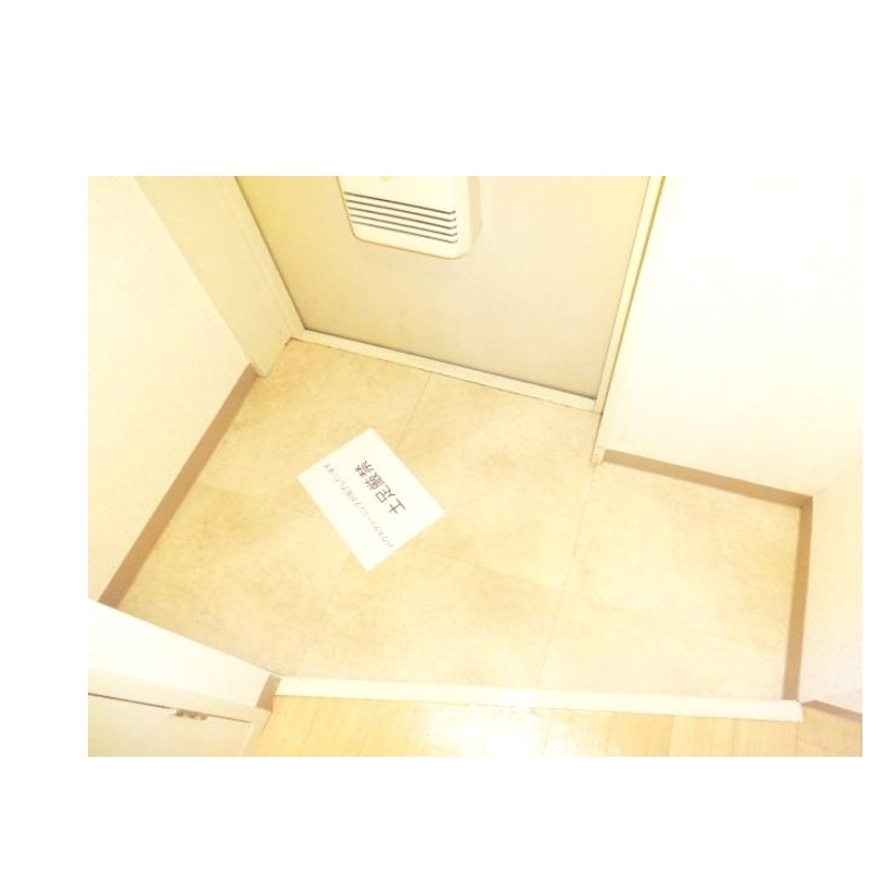 玄関　玄関はシンプルです。