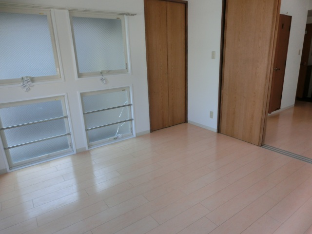 居室・リビング　別号室の写真です