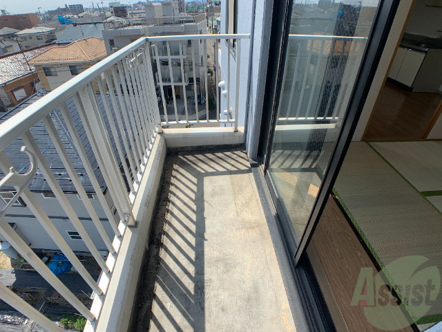 バルコニー　お天気のいい日はバルコニーで洗濯物も干せますよ。