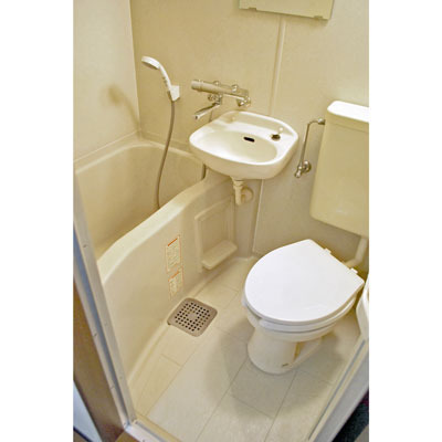バス・シャワールーム　3点ユニット型でお掃除が一度にできます