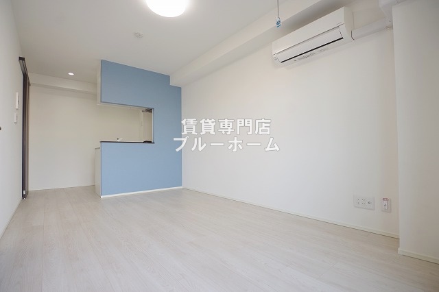 居室・リビング　9.8帖の洋室です！