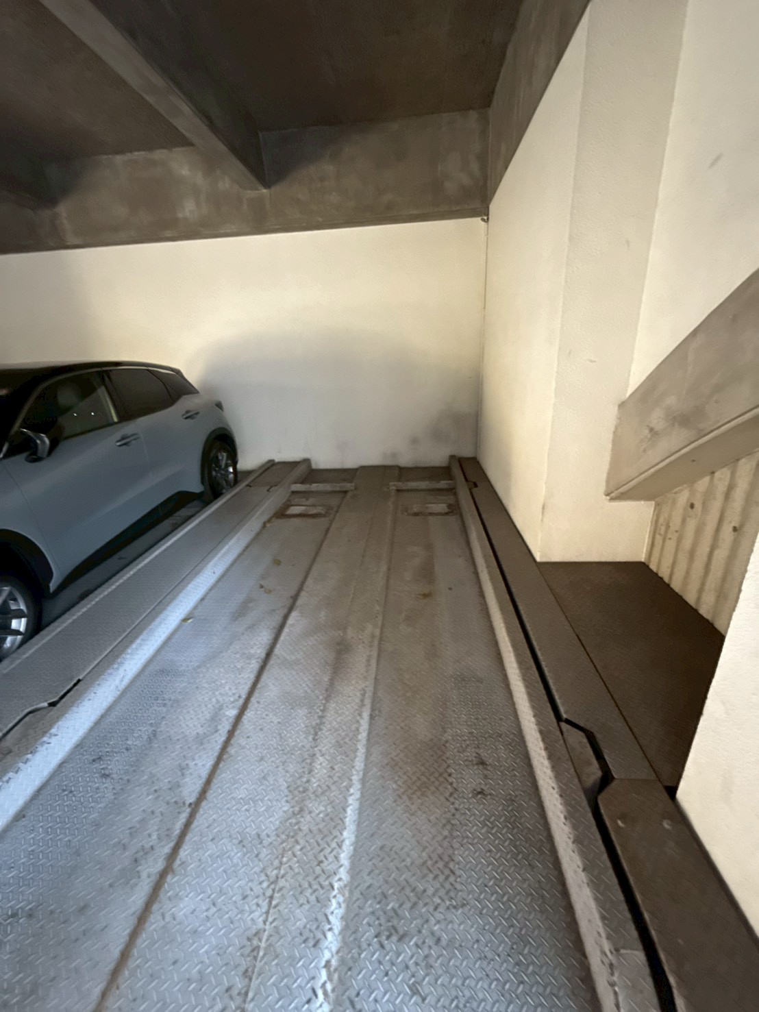 駐車場　敷地内駐車場