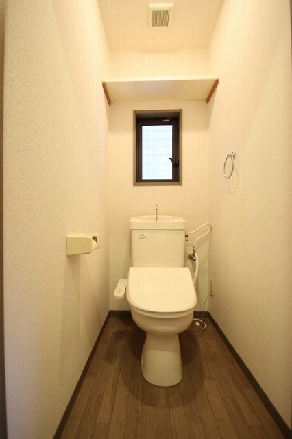 トイレ　写真は別号室のものです