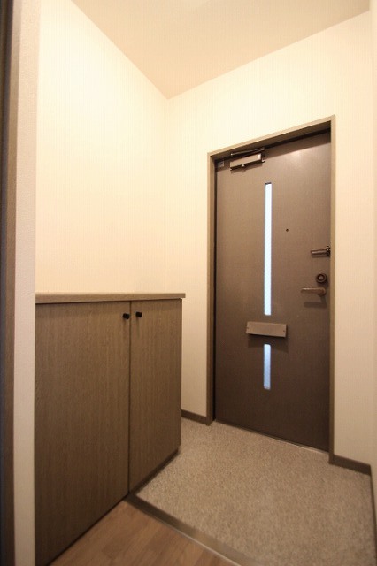 玄関　写真は別号室のものです