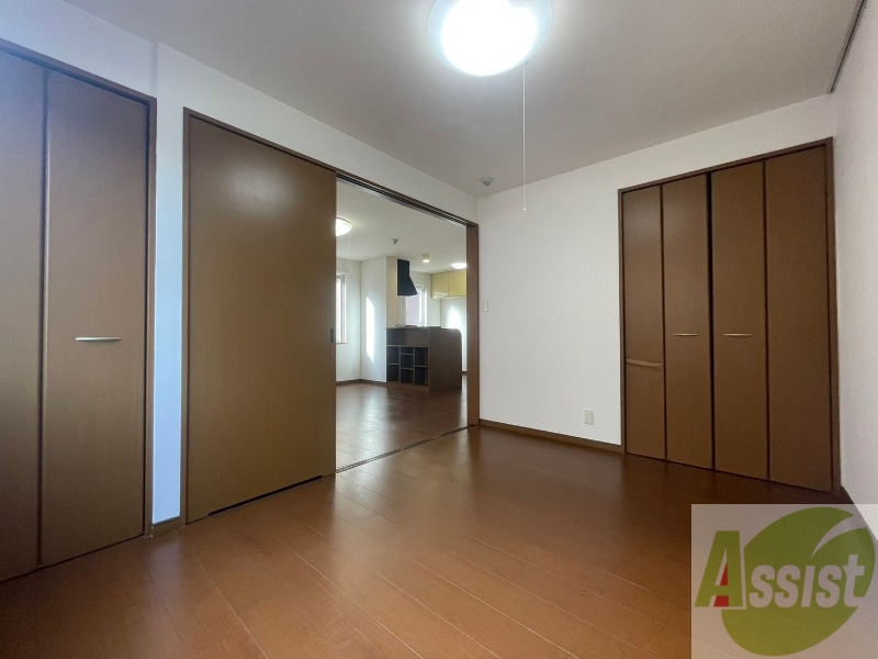 その他部屋・スペース　寝室です。二部屋をどう使うかはあなた次第です！