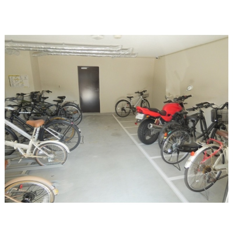 その他共有部分　自転車＆バイクはここへ
