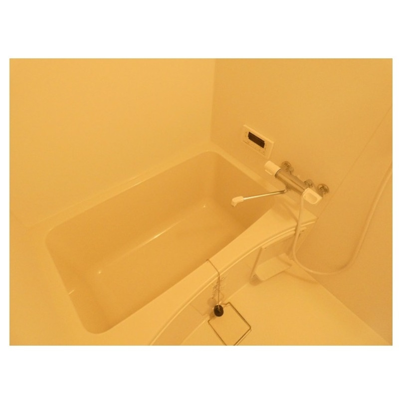 バス・シャワールーム　ワイドな浴槽