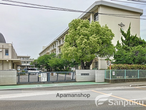 小学校　久枝小学校（小学校）まで588m